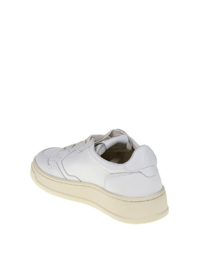 Sneakers In Pelle Con Punta Forata E Scritta