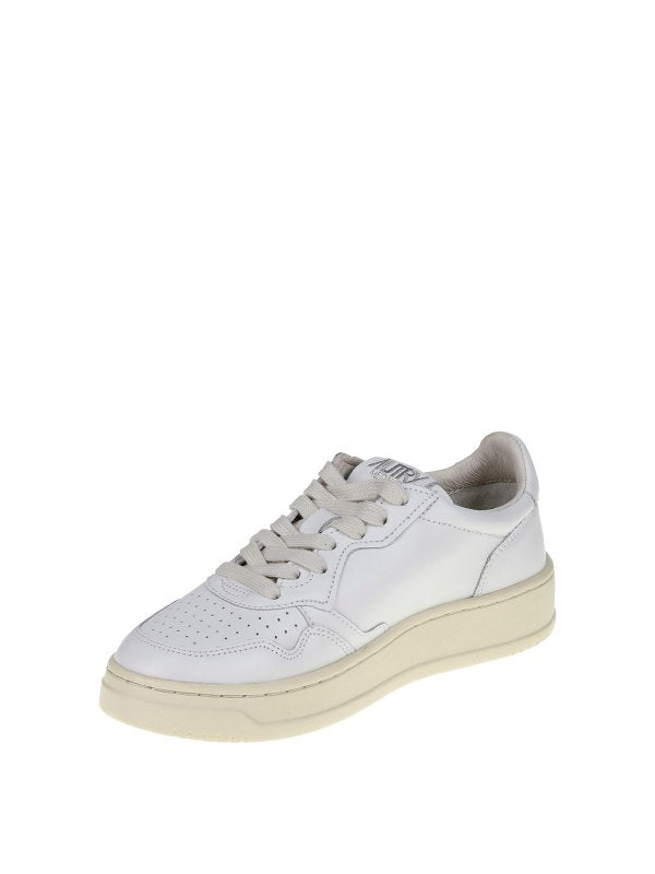 Sneakers In Pelle Con Punta Forata E Scritta