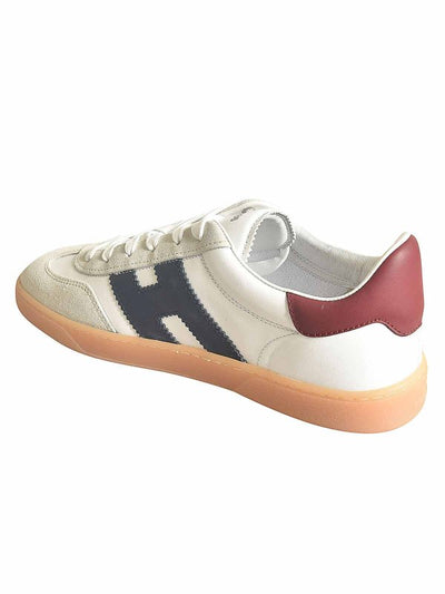 H647 Sneakers